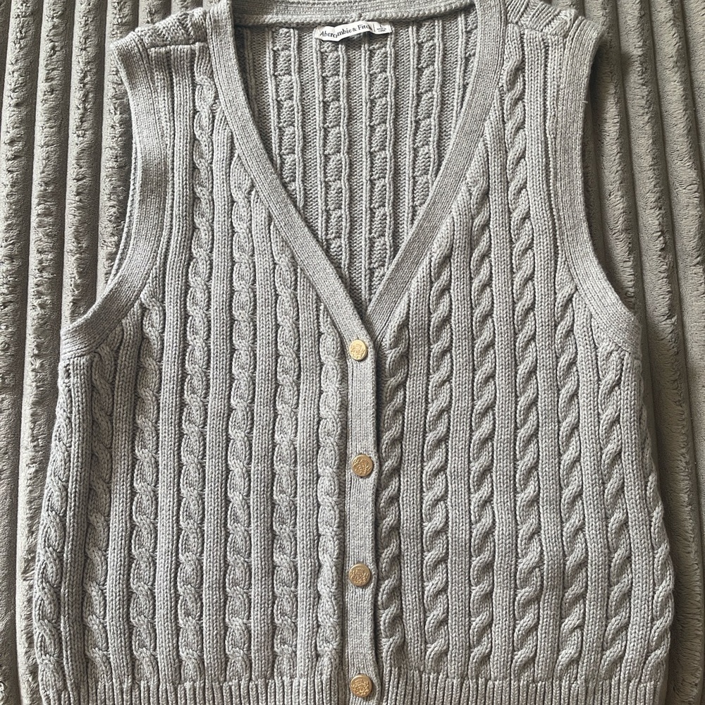 Abercrombie & Fitch Gray V-Neck Sweater Vest